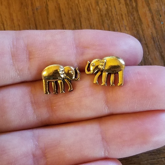 NWOT Gold Elephant Studs - Picture 4 of 6